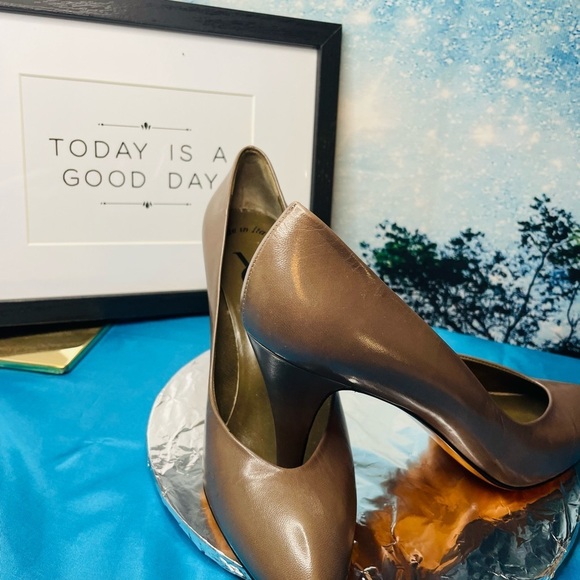 Yves Saint Laurent Brown Leather Pumps Size 8.5 Regular Made in Italy with COA - Picture 2 of 14